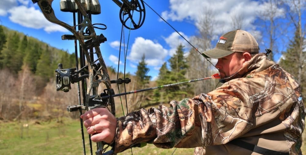 Ultimate Guide to Bow Hunting » Recurve Bow Hunting